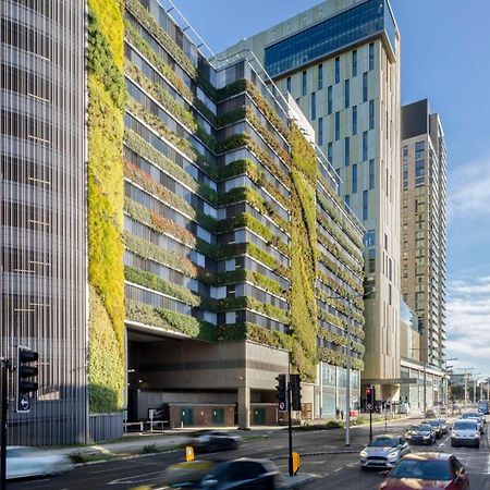 Готель Hilton Вокінг Екстер'єр фото