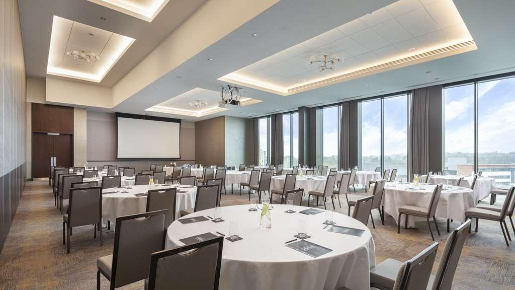 Готель Hilton Вокінг Зручності фото