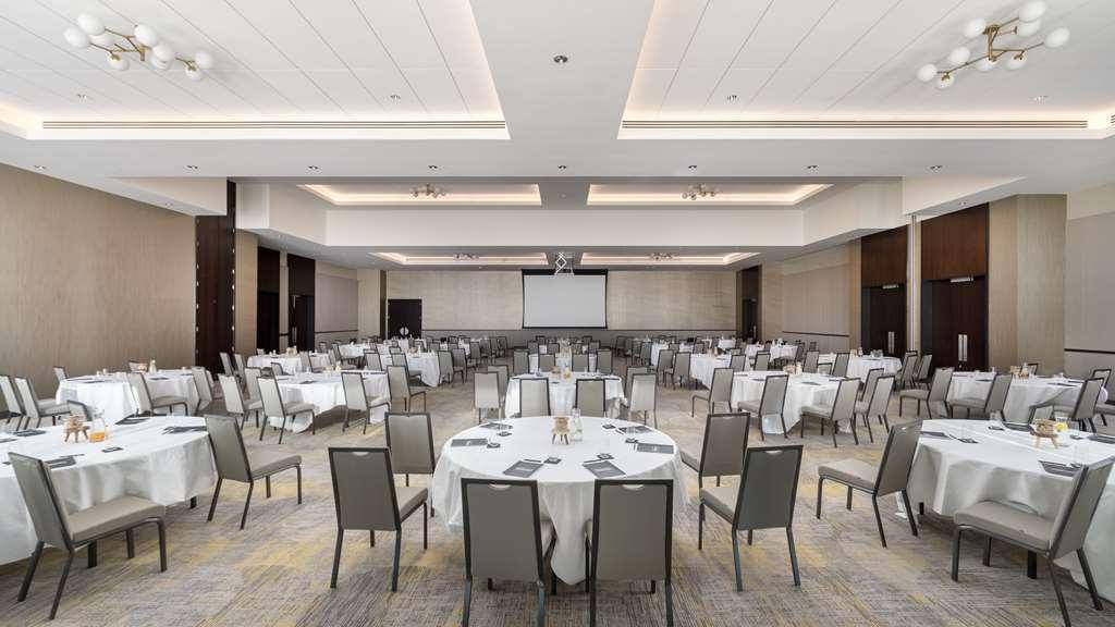 Готель Hilton Вокінг Зручності фото