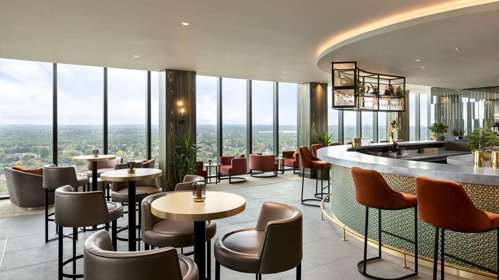 Готель Hilton Вокінг Ресторан фото