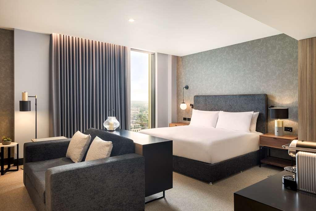 Готель Hilton Вокінг Номер фото
